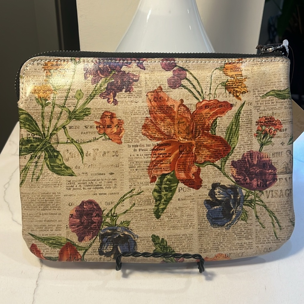 Patricia Nash Parisia Newspaper Cassini Wristlet
Floral with Newsprint NWT